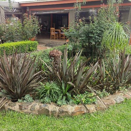 Sibahlenomhlambi Guesthouse Springs (Gauteng) Exterior foto